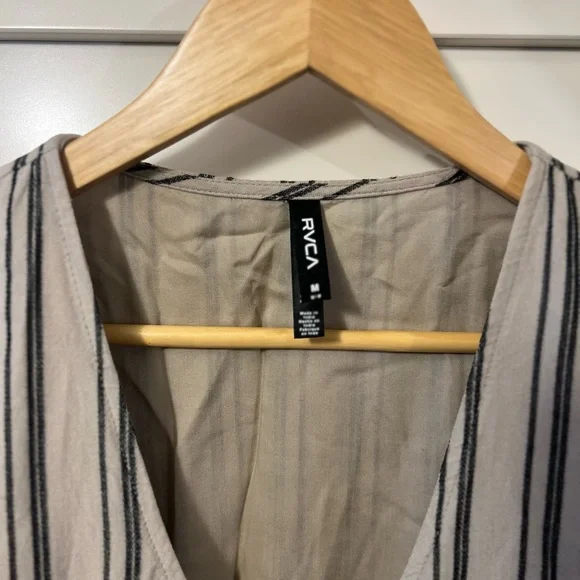 2 for 1 RVCA Dress - Picture 4 of 5